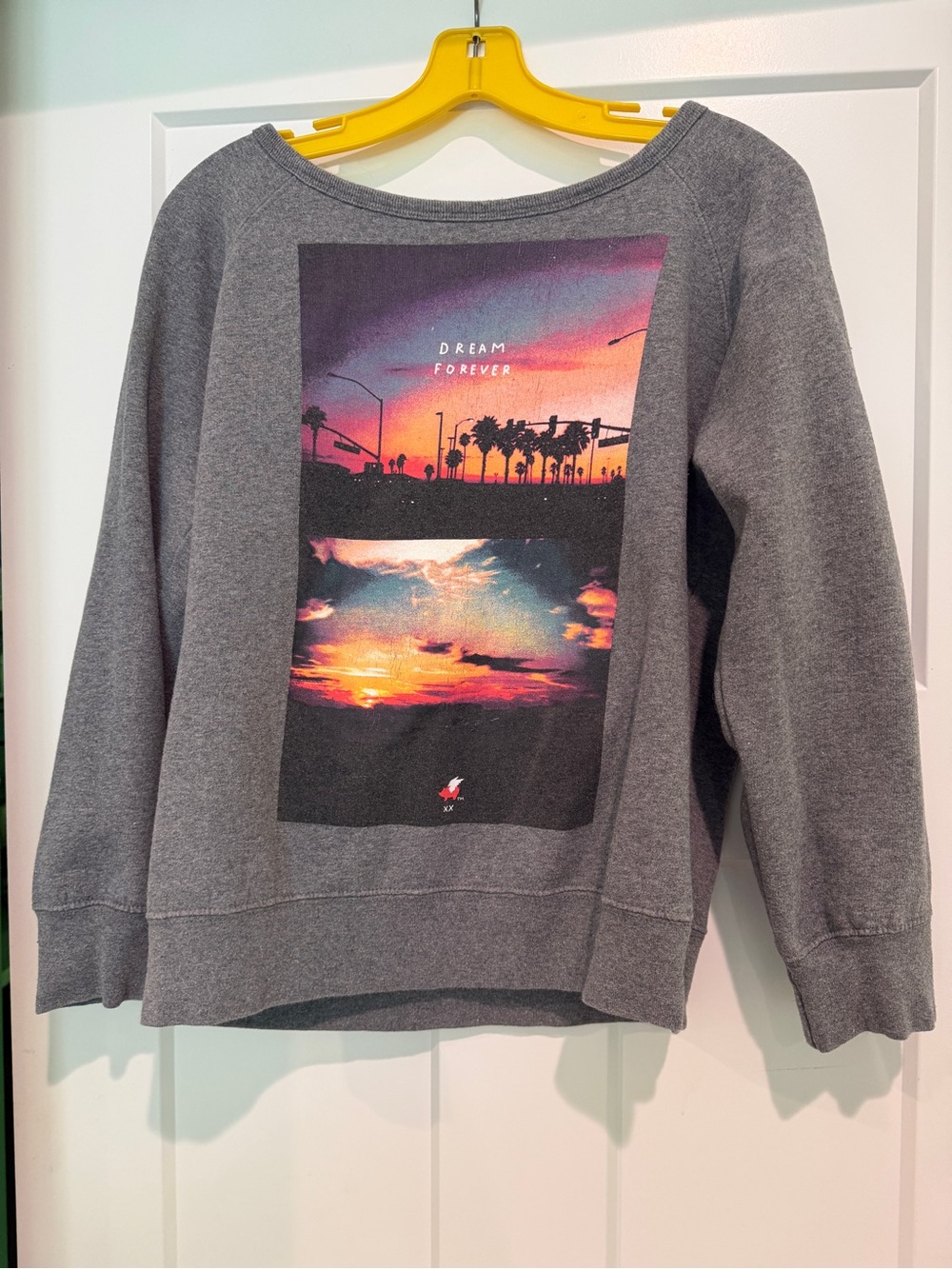 GLAMOUR KILLS Gray Graphic Sweatshirt with Sunset Print-Size M